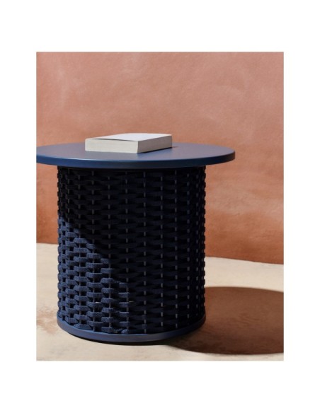 Mesa auxiliar de exterior Sedalis de aluminio y cuerda azul Ø50 cm - Kave Home