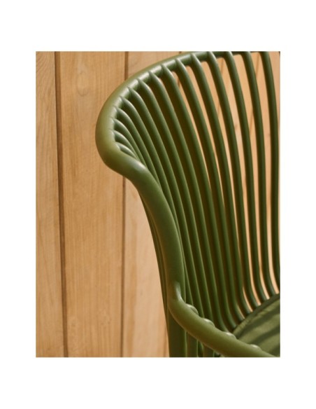 Silla de exterior Surpika con patas de acero verde - Kave Home