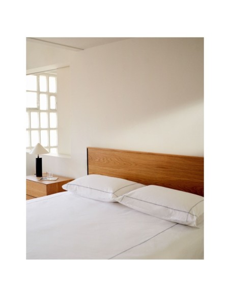 Cabecero Taiana de chapa de roble y patas de acero con acabado pintado negro 160 cm - Kave Home