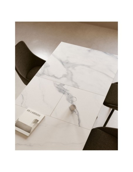 Mesa extensible Theone porcelánico blanco y patas de acero acabado negro 160 (210) x 90 cm - Kave Home