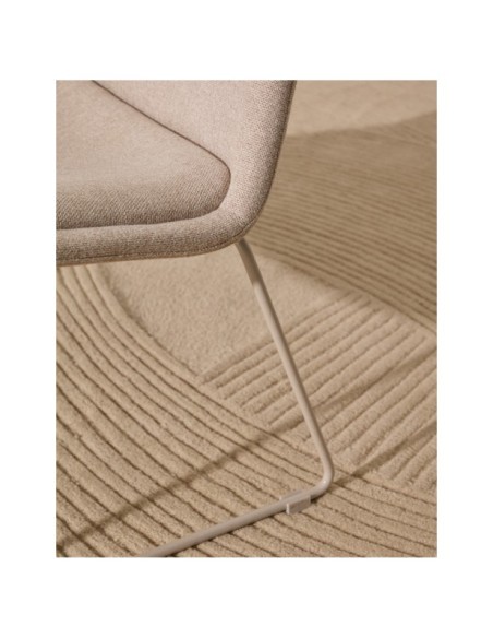 Butaca Zahara beige y acero con acabado beige FSC 100% - Kave Home