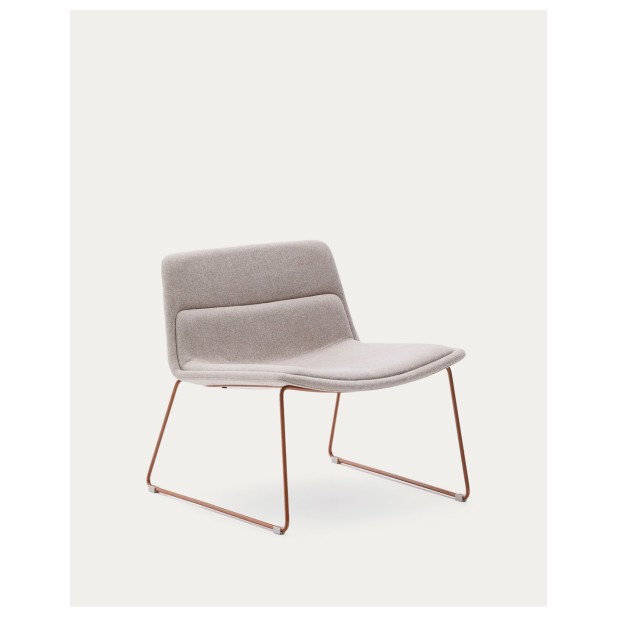 Butaca Zahara beige y patas de acero con acabado terracota FSC 100% - Kave Home