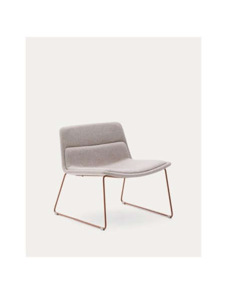 Butaca Zahara beige y patas de acero con acabado terracota FSC 100% - Kave Home