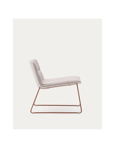 Butaca Zahara beige y patas de acero con acabado terracota FSC 100% - Kave Home