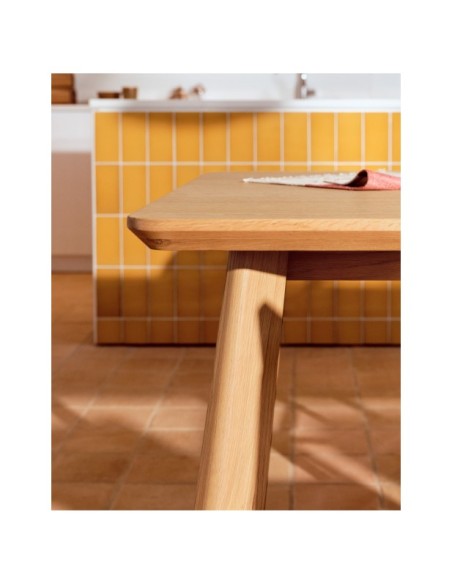 Mesa Idun de chapa y madera maciza de roble acabado tono natural FSC Mix Credit 200x100cm - Kave Home