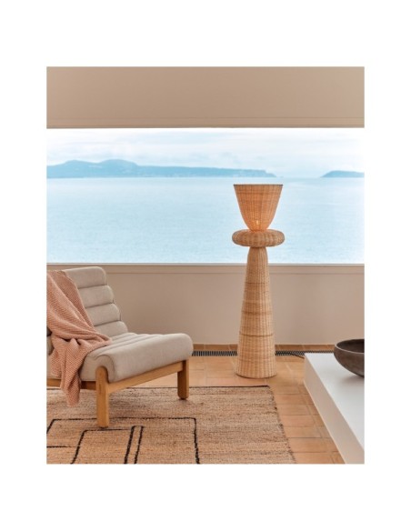 Lámpara de pie Neuda de ratán con acabado claro - Kave Home
