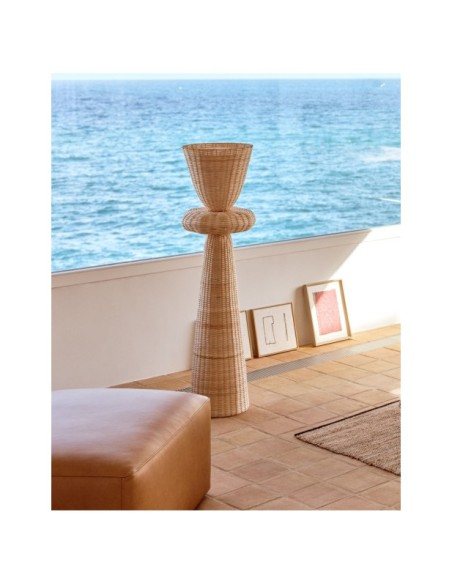 Lámpara de pie Neuda de ratán con acabado claro - Kave Home