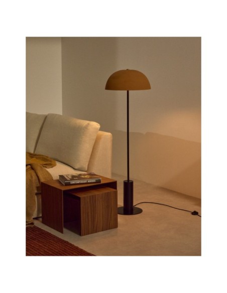 Lámpara de pie Nibla de metal negro y pantalla con efecto terracota - Kave Home