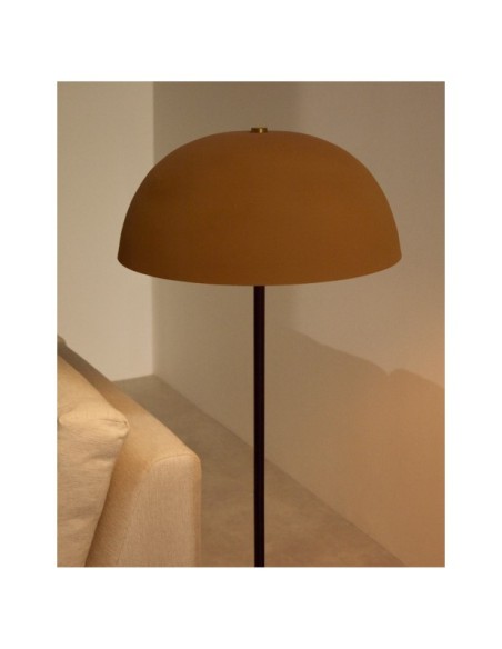 Lámpara de pie Nibla de metal negro y pantalla con efecto terracota - Kave Home