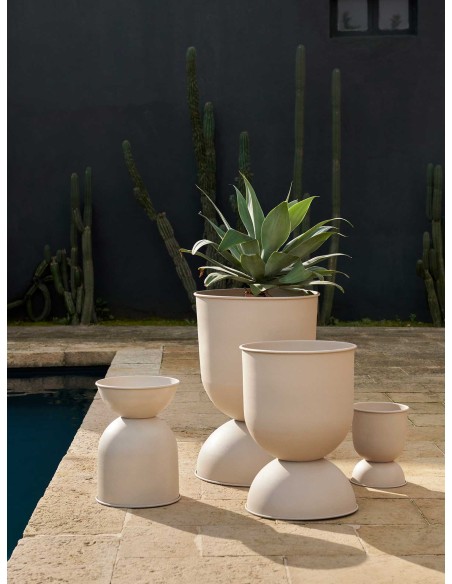 Maceta HOURGLASS Grande, Metal Beige - Ferm Living