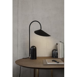 Lámpara de Mesa ARUM, Metal / Mármol Negro - Ferm Living; 100132101 2