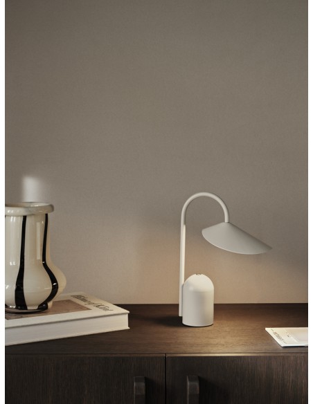 Lámpara Portátil ARUM, Metal Beige - Ferm Living