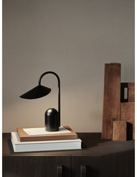Lámpara Portátil ARUM, Metal Negro - Ferm Living