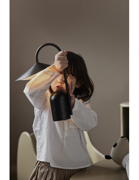 Lámpara Portátil ARUM, Metal Negro - Ferm Living