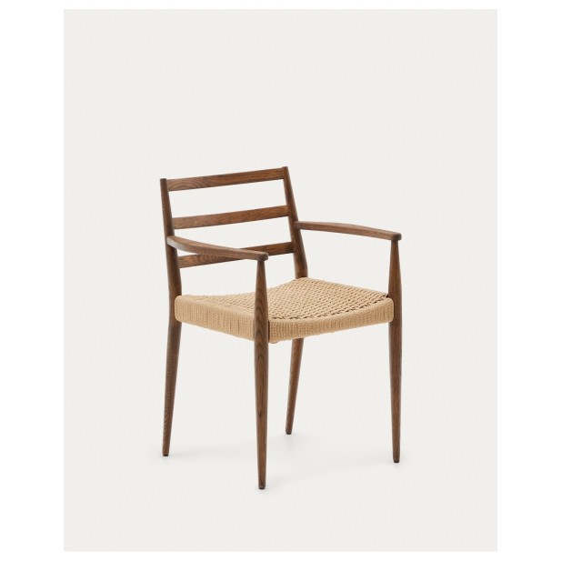 Silla Analy con reposabrazos madera maciza de roble acabado nogal asiento cuerda FSC 100% - Kave Home