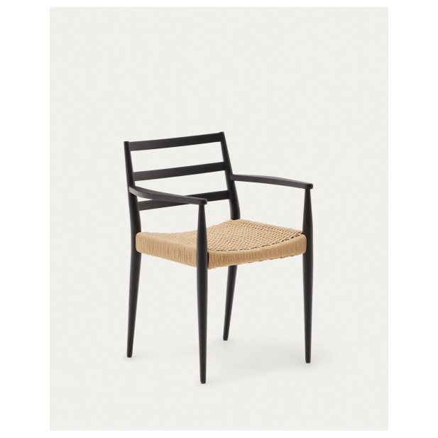 Silla Analy con reposabrazos madera maciza de roble acabado negro asiento cuerda FSC 100% - Kave Home