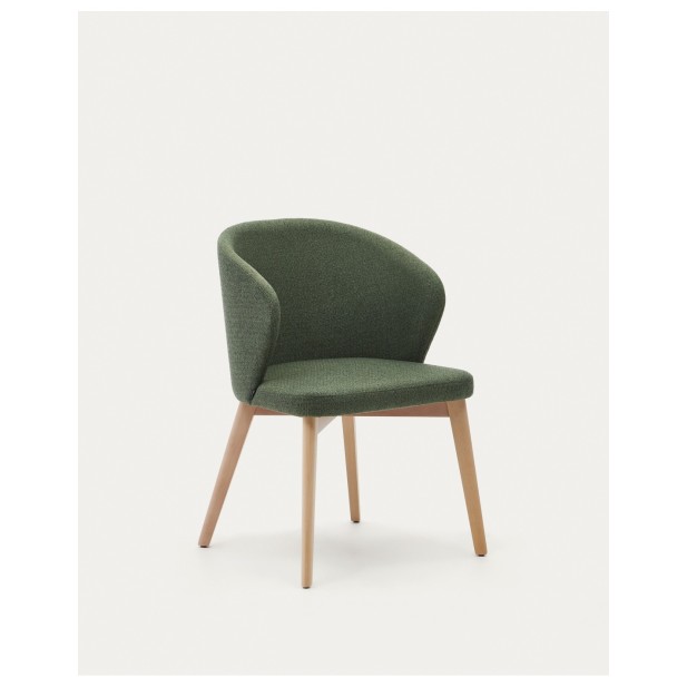 Silla Darice de chenilla verde y madera maciza de haya con acabado natural FSC 100% - Kave Home