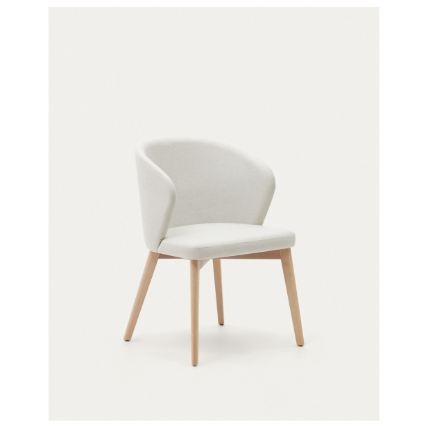 Silla Darice de chenilla beige y madera maciza de haya con acabado natural FSC 100% - Kave Home