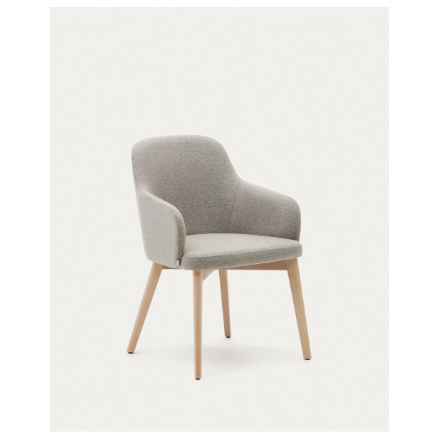 Silla Nelida de chenilla marrón y madera maciza de haya con acabado natural FSC 100% - Kave Home