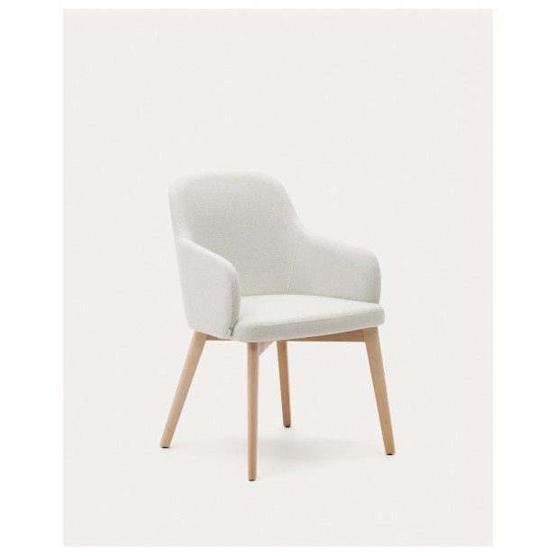 Silla Nelida de chenilla beige y madera maciza de haya con acabado natural FSC 100% - Kave Home