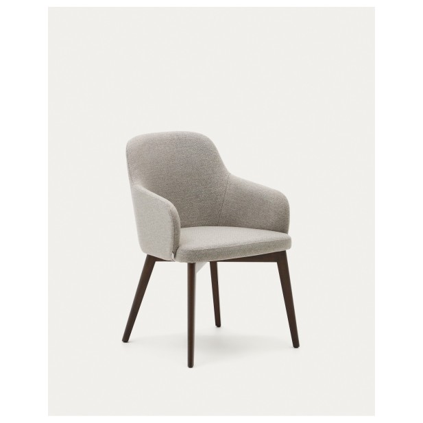 Silla Nelida de chenilla marrón y madera maciza de haya con acabado nogal FSC 100% - Kave Home