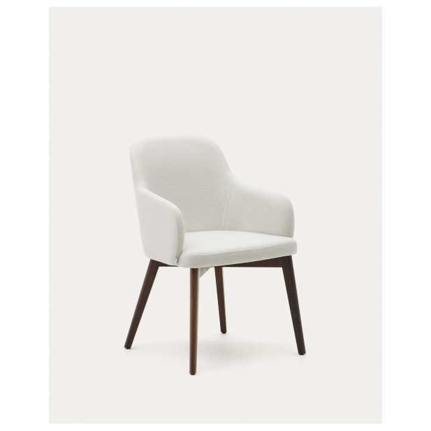 Silla Nelida de chenilla beige y madera maciza de haya con acabado nogal FSC 100% - Kave Home