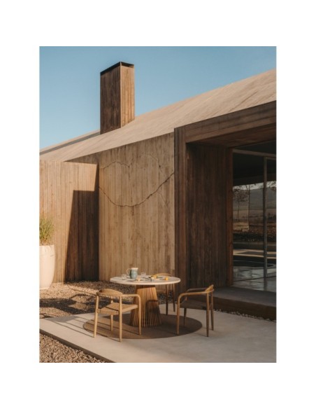 Mesa redonda de exterior Alcaufar de madera maciza de teca y cemento blanco Ø 120 cm - Kave Home