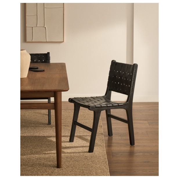 Silla Calixta de piel y madera maciza...