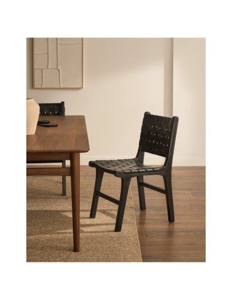 Silla Calixta de piel y madera maciza de caoba con acabado negro - Kave Home