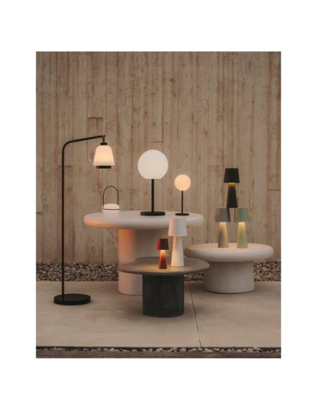 Lámpara de mesa de exterior Dinesh de acero negro - Kave Home