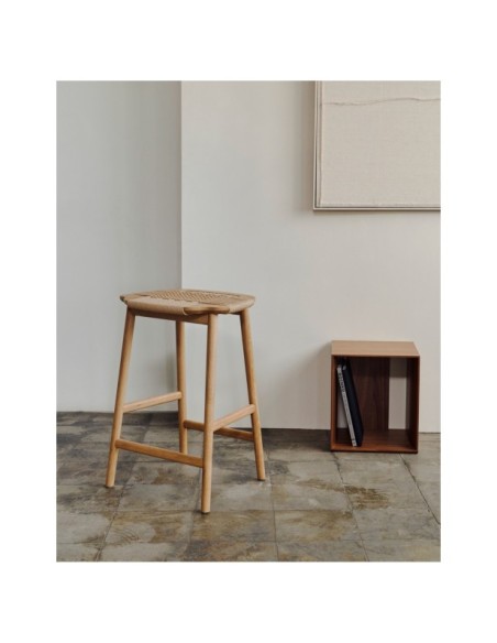 Taburete Enit de cuerda papel beige y madera maciza de roble acabado natural 65cm FSC Mix Credit - Kave Home