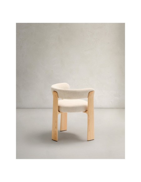 Silla Granite de 3 patas de chenilla beige y madera maciza fresno acabado natural FSC 100% - Kave Home