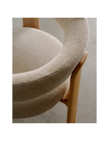 Silla Granite de 3 patas de chenilla beige y madera maciza fresno acabado natural FSC 100% - Kave Home