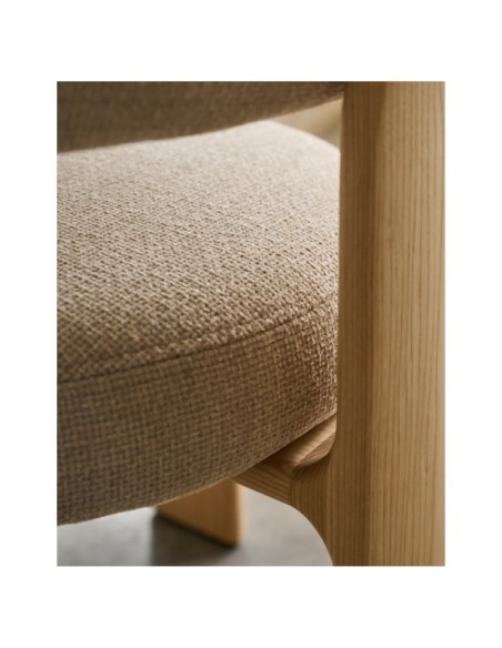 Silla Granite de 3 patas de chenilla beige y madera maciza fresno acabado natural FSC 100% - Kave Home