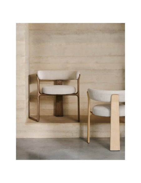 Silla Granite de 3 patas de chenilla beige y madera maciza fresno acabado natural FSC 100% - Kave Home