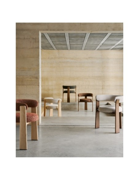 Silla Granite de 3 patas de chenilla beige y madera maciza fresno acabado natural FSC 100% - Kave Home