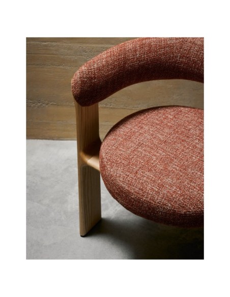 Silla Granite de 3 patas chenilla terracota y madera maciza fresno acabado natural FSC 100% - Kave Home