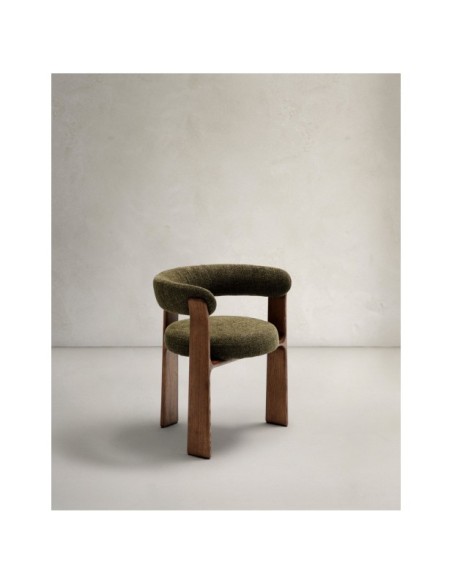 Silla Granite de 3 patas de chenilla verde y madera maciza fresno acabado nogal FSC 100% - Kave Home