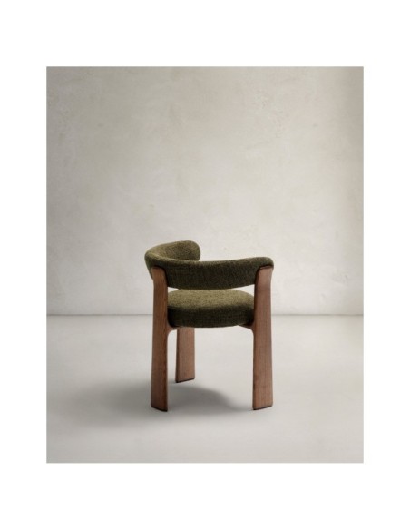 Silla Granite de 3 patas de chenilla verde y madera maciza fresno acabado nogal FSC 100% - Kave Home