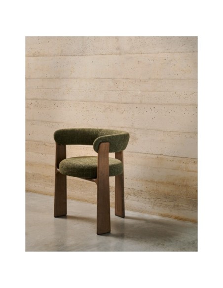 Silla Granite de 3 patas de chenilla verde y madera maciza fresno acabado nogal FSC 100% - Kave Home