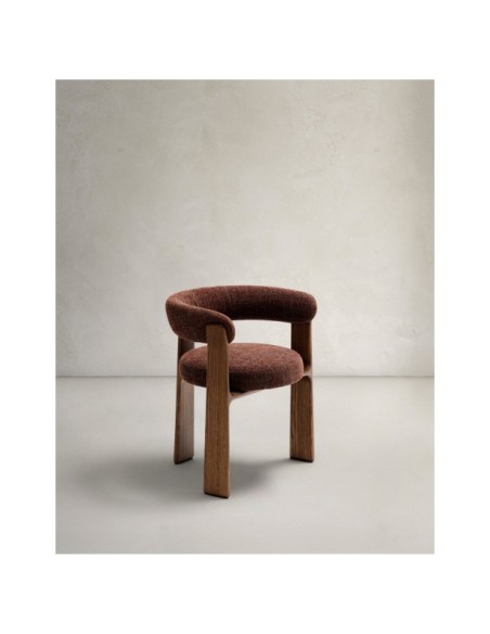 Silla Granite de 3 patas de chenilla marrón y madera maciza fresno acabado nogal FSC 100% - Kave Home