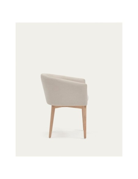 Silla Harlan de chenilla beige y patas de madera maciza de fresno - Kave Home