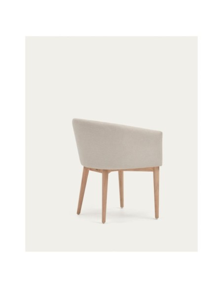 Silla Harlan de chenilla beige y patas de madera maciza de fresno - Kave Home