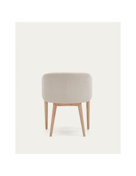 Silla Harlan de chenilla beige y patas de madera maciza de fresno - Kave Home