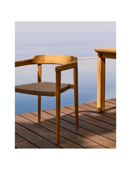 Silla apilable Icaro de madera maciza de teca con acabado natural y cuerda beige FSC 100% - Kave Home