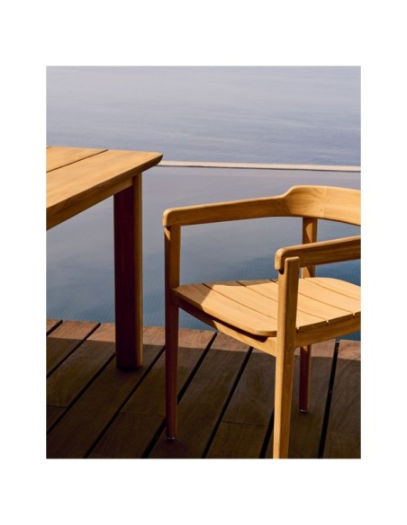 Silla apilable Icaro de madera maciza de teca con acabado natural FSC 100% - Kave Home