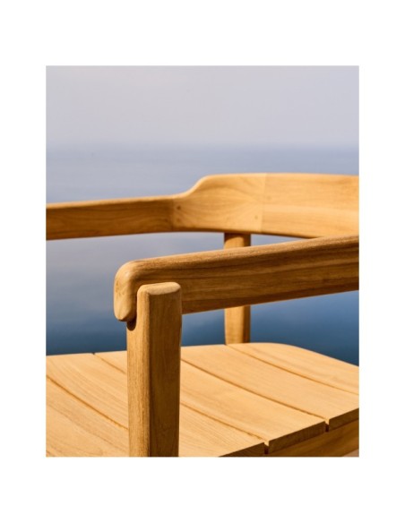Silla apilable Icaro de madera maciza de teca con acabado natural FSC 100% - Kave Home
