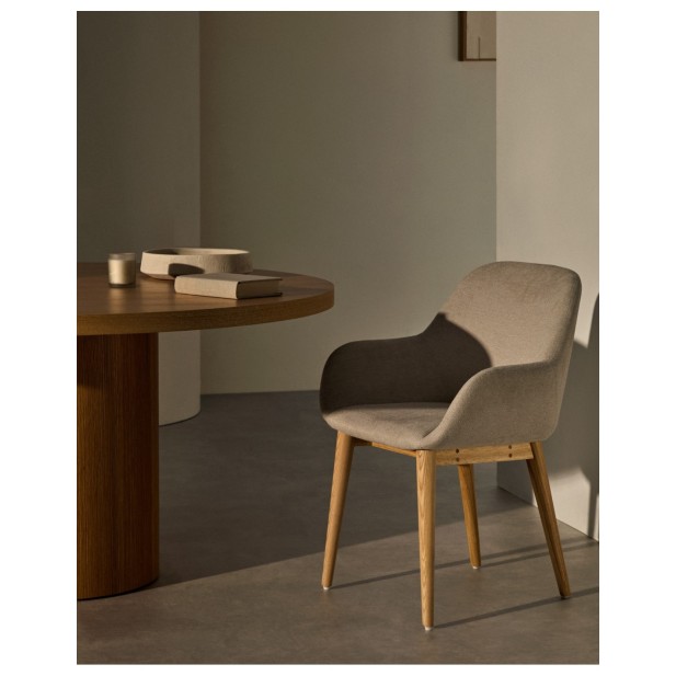 Silla Konna beige y patas de madera...