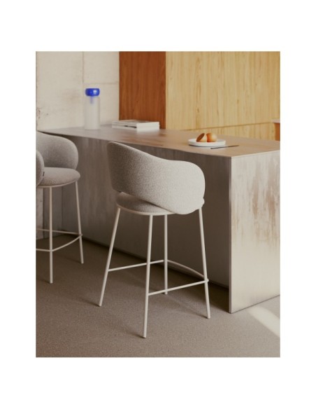 Taburete Maina chenilla gruesa beige y patas de acero acabado beige FSC Mix Credit 65 cm - Kave Home