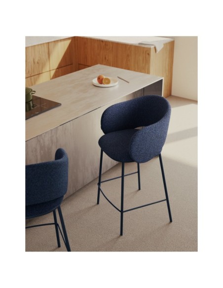 Taburete Maina de chenilla azul y patas de acero con acabado azul FSC Mix Credit 65 cm - Kave Home